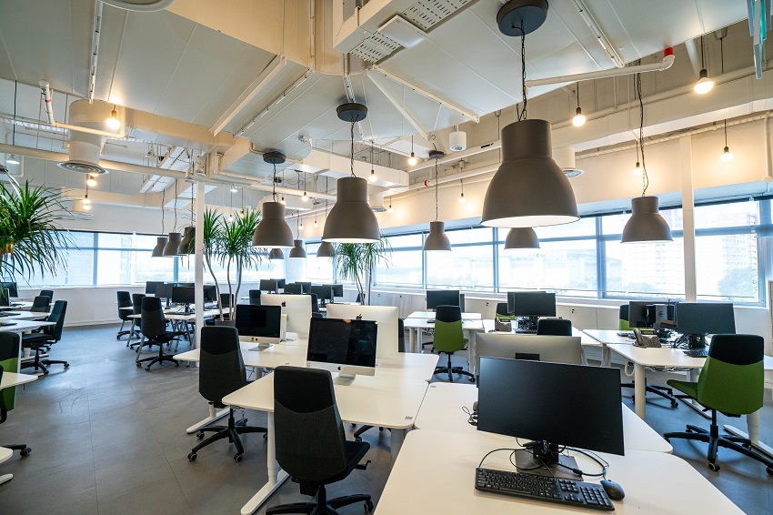 Một thiết kế văn phòng mở cho công ty nhiều nhân viên